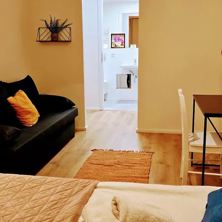 Private Garden 2br For Business & Leisure, Free Parking & Gym, By Live-inn 2 Apartment