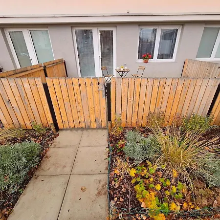 Private Garden 2br For Business & Leisure, Free Parking & Gym, By Live-inn 2 Apartment