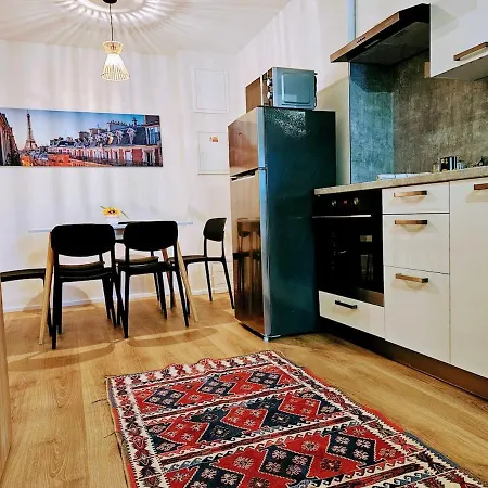 Private Garden 2br For Business & Leisure, Free Parking & Gym, By Live-inn 2 Apartment