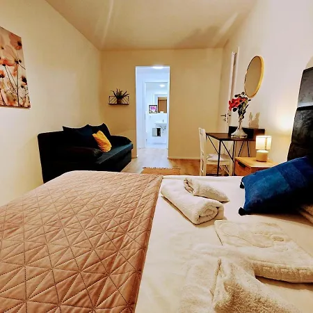 Private Garden 2br For Business & Leisure, Free Parking & Gym, By Live-inn 2 Apartment *