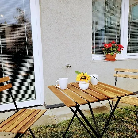 Private Garden 2br For Business & Leisure, Free Parking & Gym, By Live-inn 2 Apartment