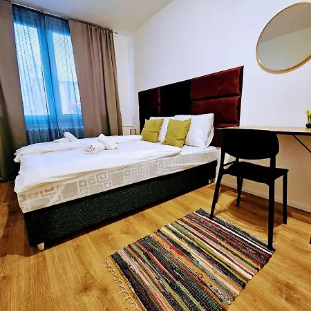 Private Garden 2br For Business & Leisure, Free Parking & Gym, By Live-inn 2