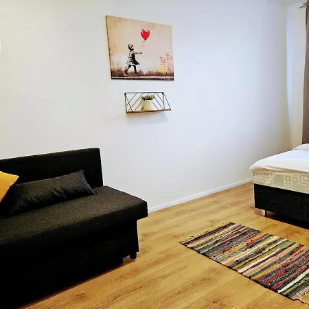 Private Garden 2br For Business & Leisure, Free Parking & Gym, By Live-inn 2