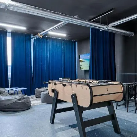 Apartment Private Garden 2br For Business & Leisure, Free Parking & Gym, By Live-inn 2 *