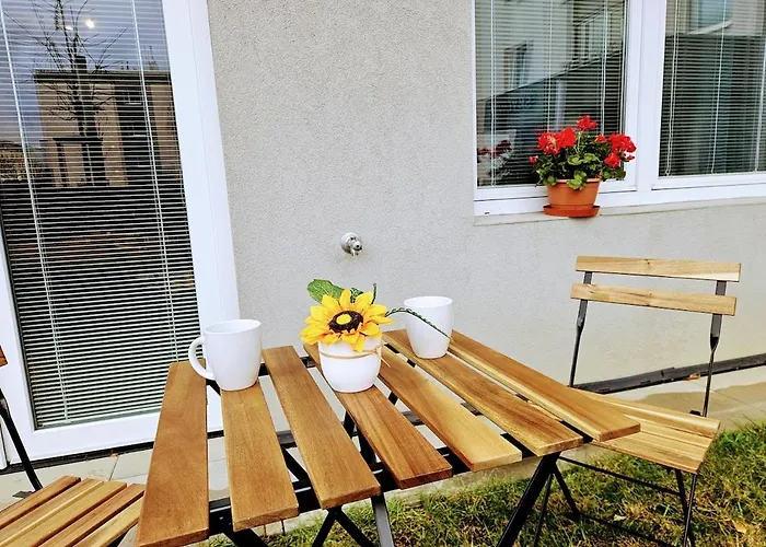 Private Garden 2br For Business & Leisure, Free Parking & Gym, By Live-inn 2