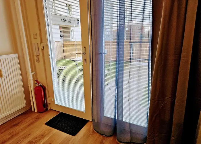 Apartment Private Garden 2br For Business & Leisure, Free Parking & Gym, By Live-inn 2 *