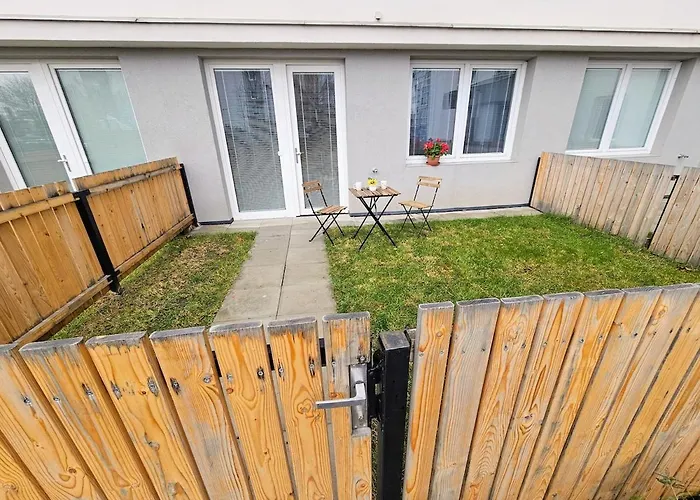 Private Garden 2br For Business & Leisure, Free Parking & Gym, By Live-inn 2 Apartment *