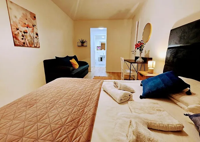 Private Garden 2br For Business & Leisure, Free Parking & Gym, By Live-inn 2 Apartment *