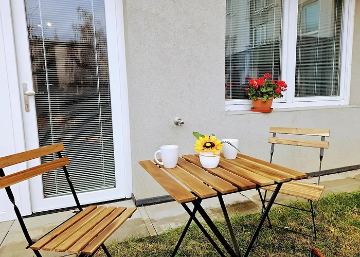 Private Garden 2br For Business & Leisure, Free Parking & Gym, By Live-inn 2 Apartment