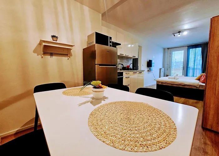 Private Garden 2br For Business & Leisure, Free Parking & Gym, By Live-inn 2 Apartment *