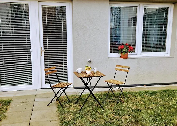 Private Garden 2br For Business & Leisure, Free Parking & Gym, By Live-inn 2 *