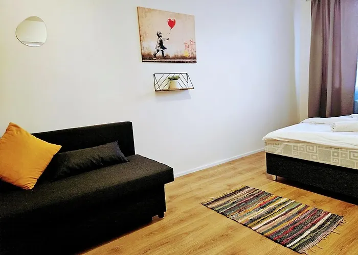 Private Garden 2br For Business & Leisure, Free Parking & Gym, By Live-inn 2
