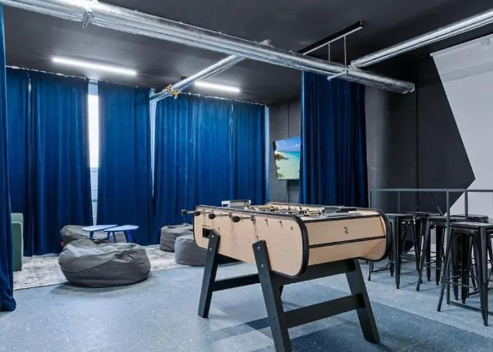 Apartment Private Garden 2br For Business & Leisure, Free Parking & Gym, By Live-inn 2 *